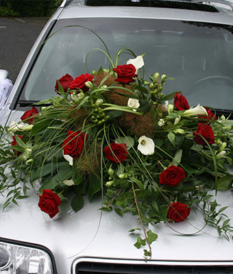 Blumenschmuck Auto Hochzeit